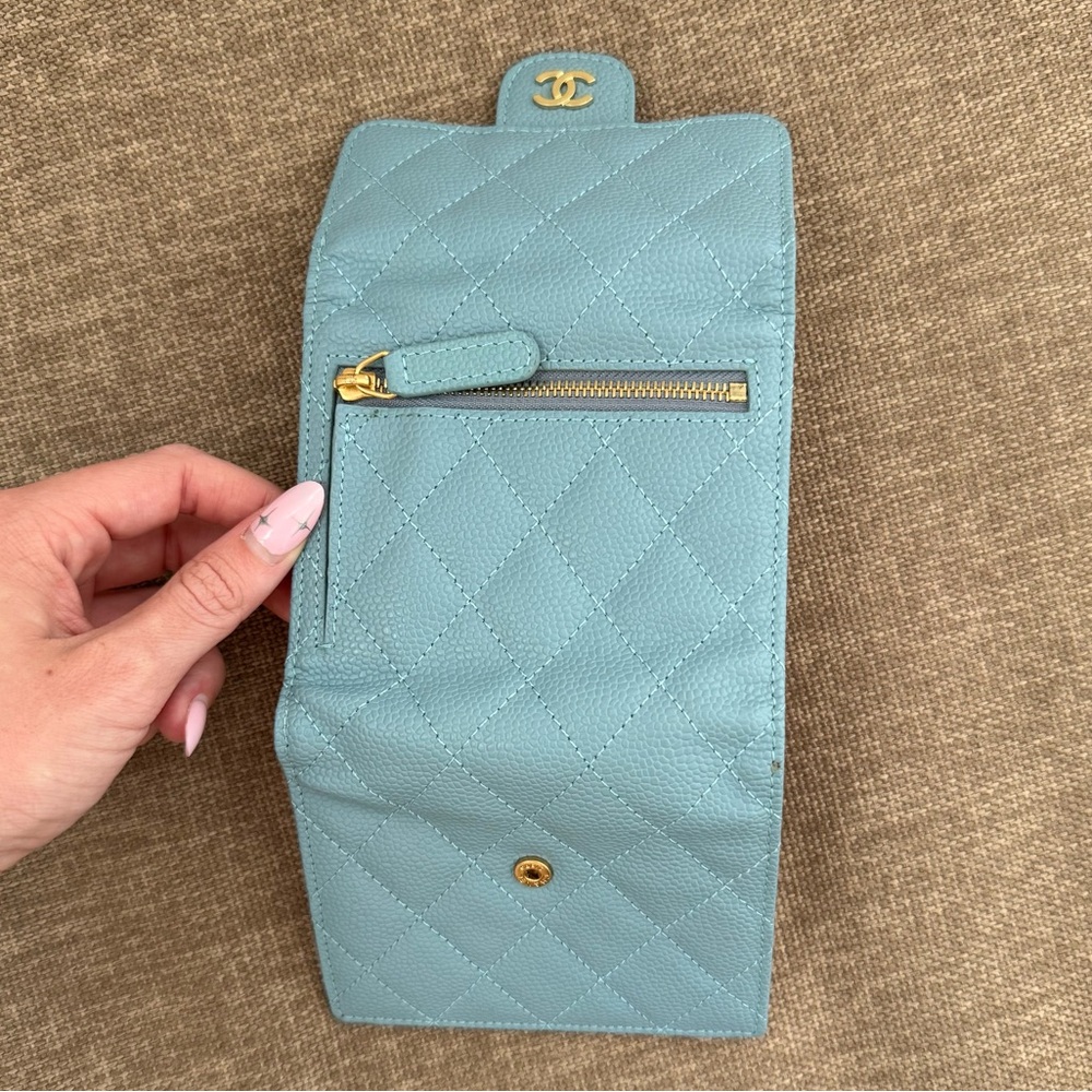 CHANEL Rare Light Blue/Pink Classic Tri-Fold Quilted Leather Wallet - Picture 7 of 11